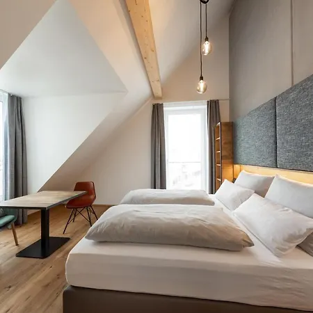 Gh1 Am Glockenplatz 에힌겐